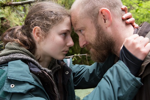 Thomasin Harcourt McKenzie and Ben Foster in LEAVE NO TRACE, a Bleecker Street release. Credit: Scott Green / Bleecker Street.