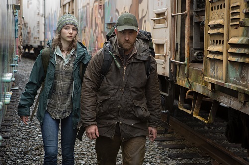 Thomasin Harcourt McKenzie and Ben Foster in LEAVE NO TRACE, a Bleecker Street release. Credit: Scott Green / Bleecker Street.