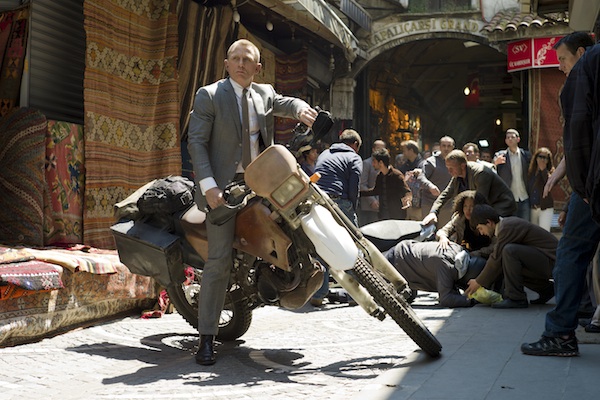 Daniel Craig stars as James Bond in Metro-Goldwyn-Mayer Pictures/Columbia Pictures/EON Productions’ action adventure SKYFALL. PHOTO BY: Francois Duhamel COPYRIGHT: Skyfall ©2011 Danjaq, LLC, United Artists Corporation, Columbia Pictures Industries, Inc. All rights reserved.