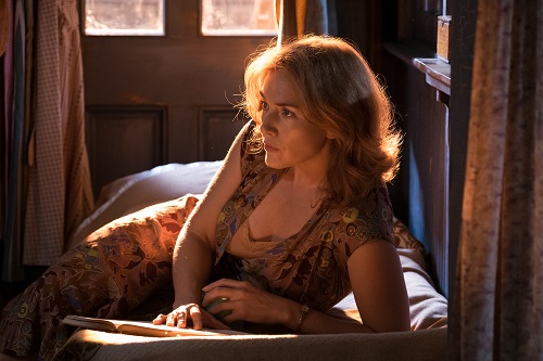 Kate Winslet in Woody Allen's WONDER WHEEL, an Amazon Studios release. Credit: Jessica Miglio / Amazon Studios.