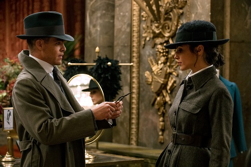 (L-R) CHRIS PINE as Steve Trevor and GAL GADOT as Diana in the action adventure WONDER WOMAN, a Warner Bros. Pictures release. Courtesy Clay Enos/ TM and © DC Comics, © 2017 WARNER BROS. ENTERTAINMENT INC. AND RATPAC ENTERTAINMENT, LLC. (L-R) CHRIS PINE as Steve Trevor and GAL GADOT as Diana in the action adventure WONDER WOMAN, a Warner Bros. Pictures release. Courtesy Clay Enos/ TM and © DC Comics, © 2017 WARNER BROS. ENTERTAINMENT INC. AND RATPAC ENTERTAINMENT, LLC.