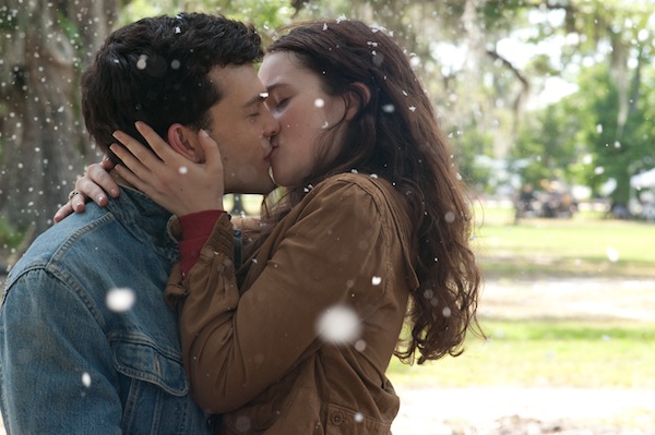 (L -r) ALDEN EHRENREICH as Ethan Wate and ALICE ENGLERT as Lena Duchannes in Alcon Entertainment's supernatural love story 