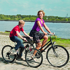 Samantha (Cécile de France) and Cyril (Thomas Doret) in Jean-Pierre and Luc Dardenne’s THE KID WITH A BIKE