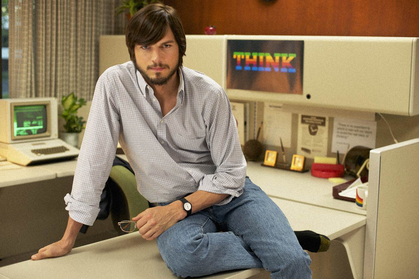  Ashton Kutcher stars as Steve Jobs in JOBS opening in 2013.