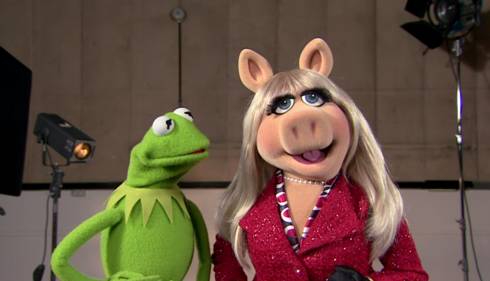 Kermit the Frog and Miss Piggy on the set of Muppets Most Wanted