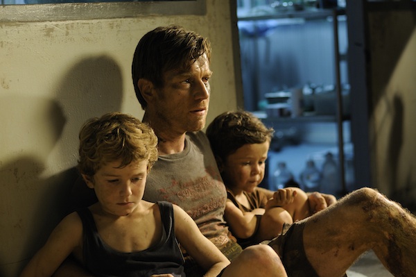 SAMUEL JOSLIN, EWAN McGREGOR and OAKLEE PENDERGAST, star in THE IMPOSSIBLE  Photo: Jose Haro  © 2012 Summit Entertainment, LLC. All rights reserved.