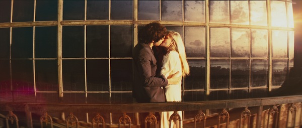 Jim Sturgess as “Adam” and Kirsten Dunst as “Eden” in UPSIDE DOWN. Photo Courtesy of Millennium Entertainment.