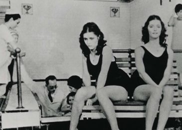 William Finley and Margot Kidder in Sisters (1972)