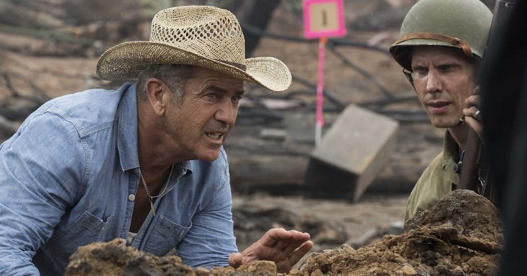 Mel Gibson and Goran D. Kleut in Hacksaw Ridge (2016)