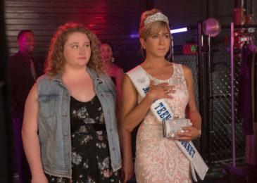Danielle Macdonald and Jennifer Aniston in Dumplin'