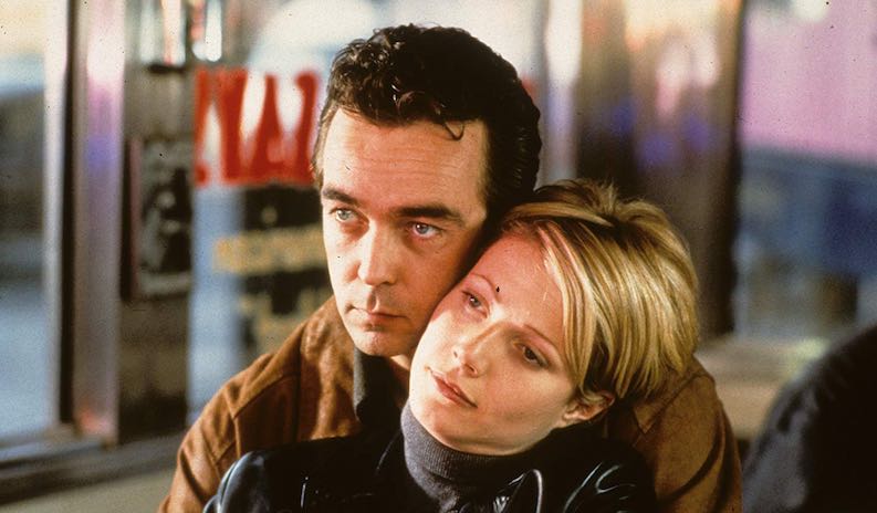 Gwyneth Paltrow and John Hannah in Sliding Doors (1998)