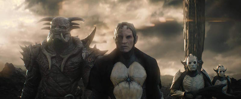 Christopher Eccleston and Adewale Akinnuoye-Agbaje in Thor- The Dark World (2013)